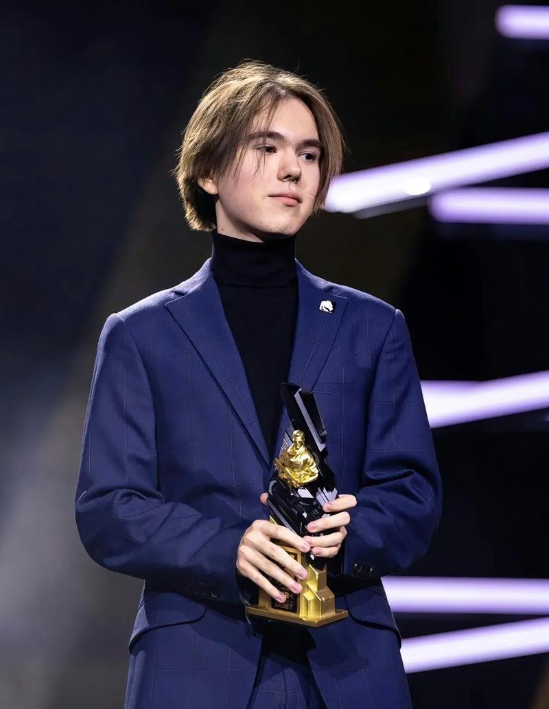 王者归来，s1mple荣膺本届DH春季大师赛MVP